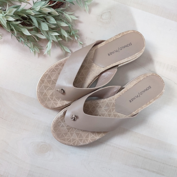 donald pliner leanne sandal